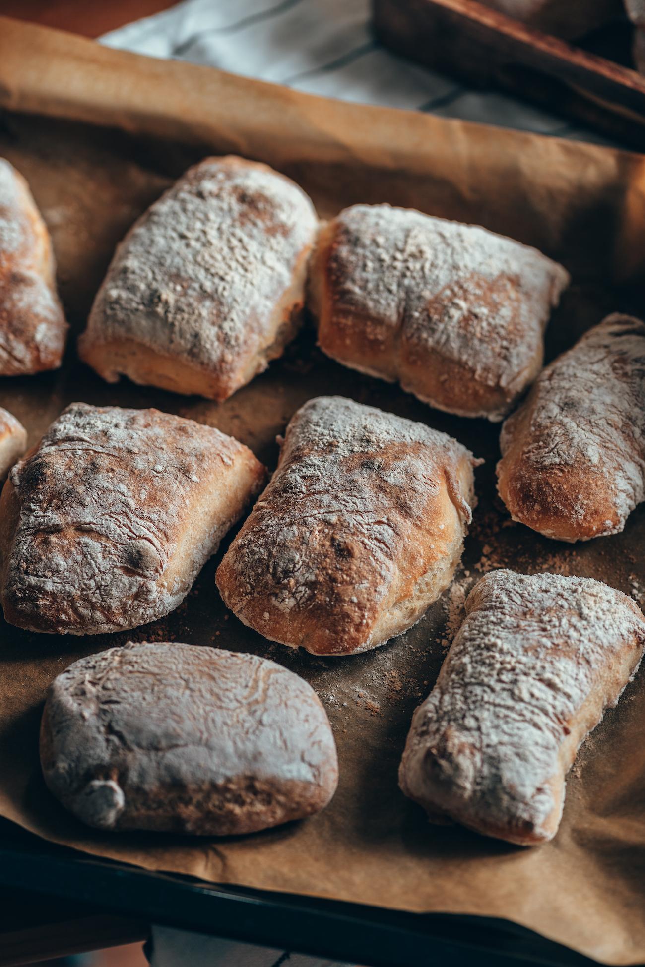 Sämpylöitä ja patonkeja – Helppo leipäohje